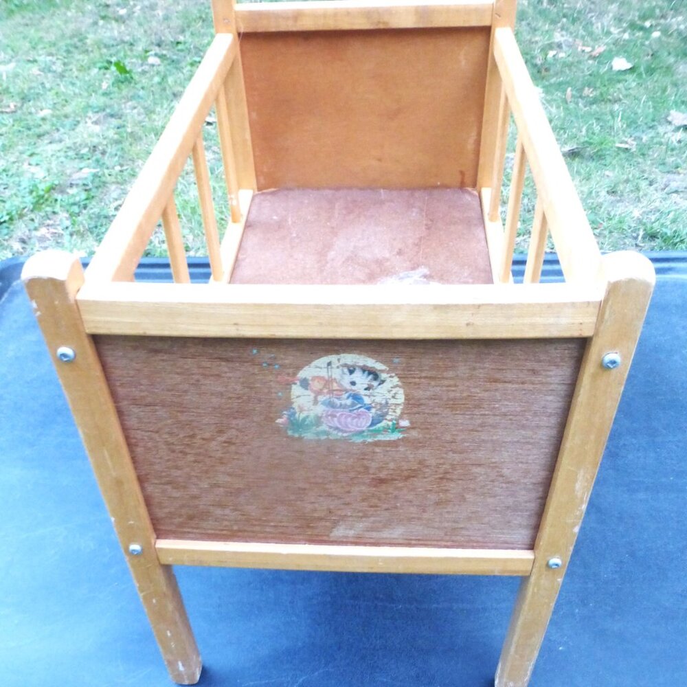 BS - 1970's Vintage DOLL CRIB Wood Doll Crib DOLL DISPLAY Pretend Play Toy Box